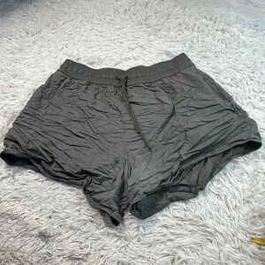 Lululemon Feeling Femme Short 5.5" Grey Sage